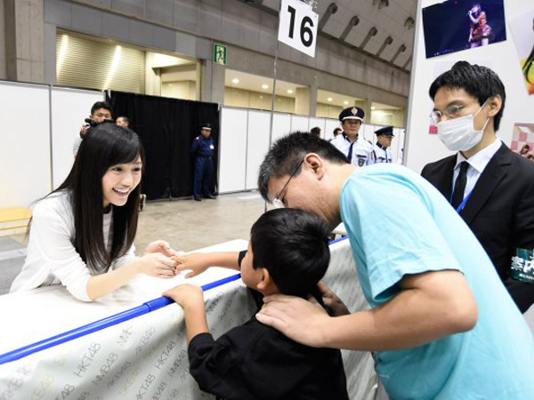 Yuk, Intip Ketatnya Pengamanan di Event Handshake AKB48!